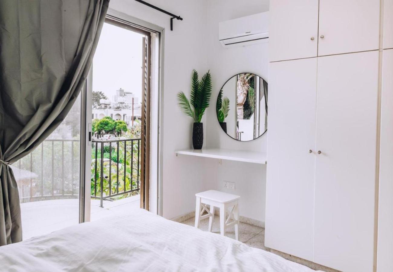 H&O Royal Townhouse In Center Paphos 아파트 외부 사진