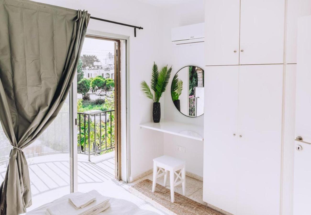 H&O Royal Townhouse In Center Paphos 아파트 외부 사진