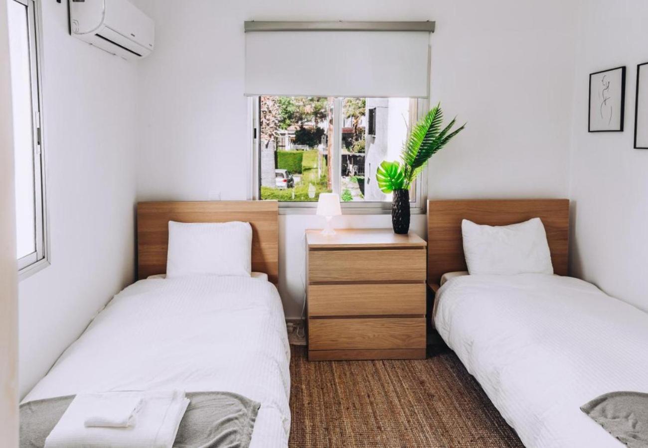 H&O Royal Townhouse In Center Paphos 아파트 외부 사진