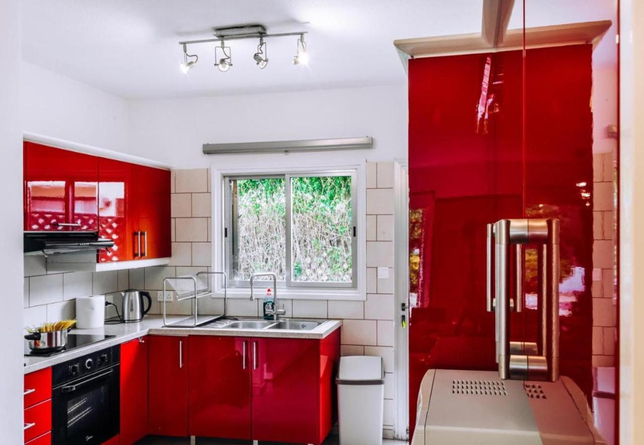 H&O Royal Townhouse In Center Paphos 아파트 외부 사진