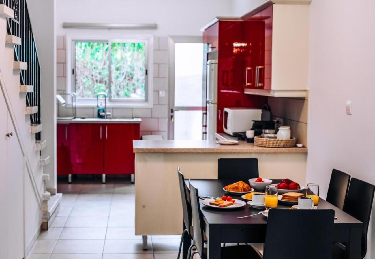 H&O Royal Townhouse In Center Paphos 아파트 외부 사진