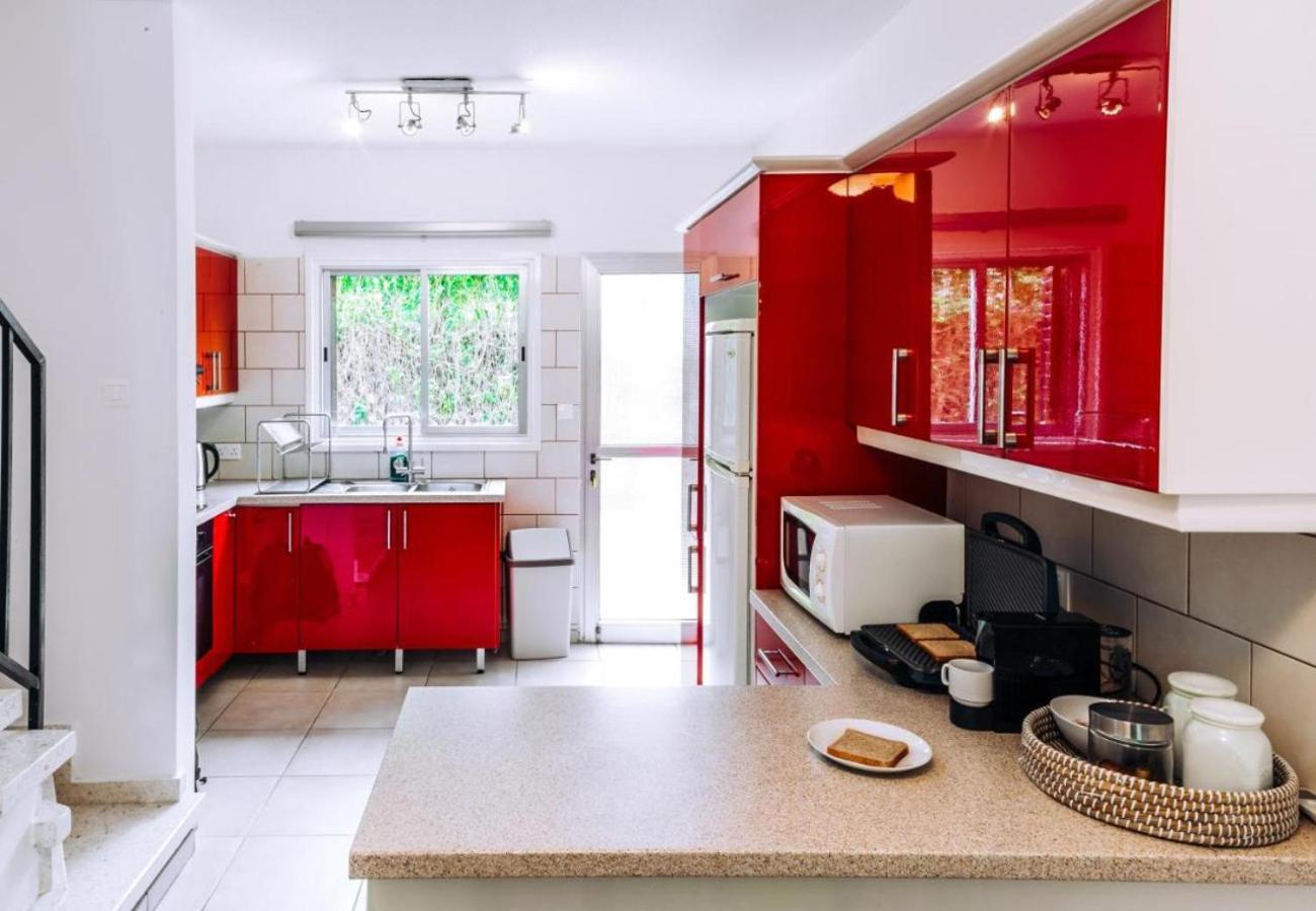 H&O Royal Townhouse In Center Paphos 아파트 외부 사진