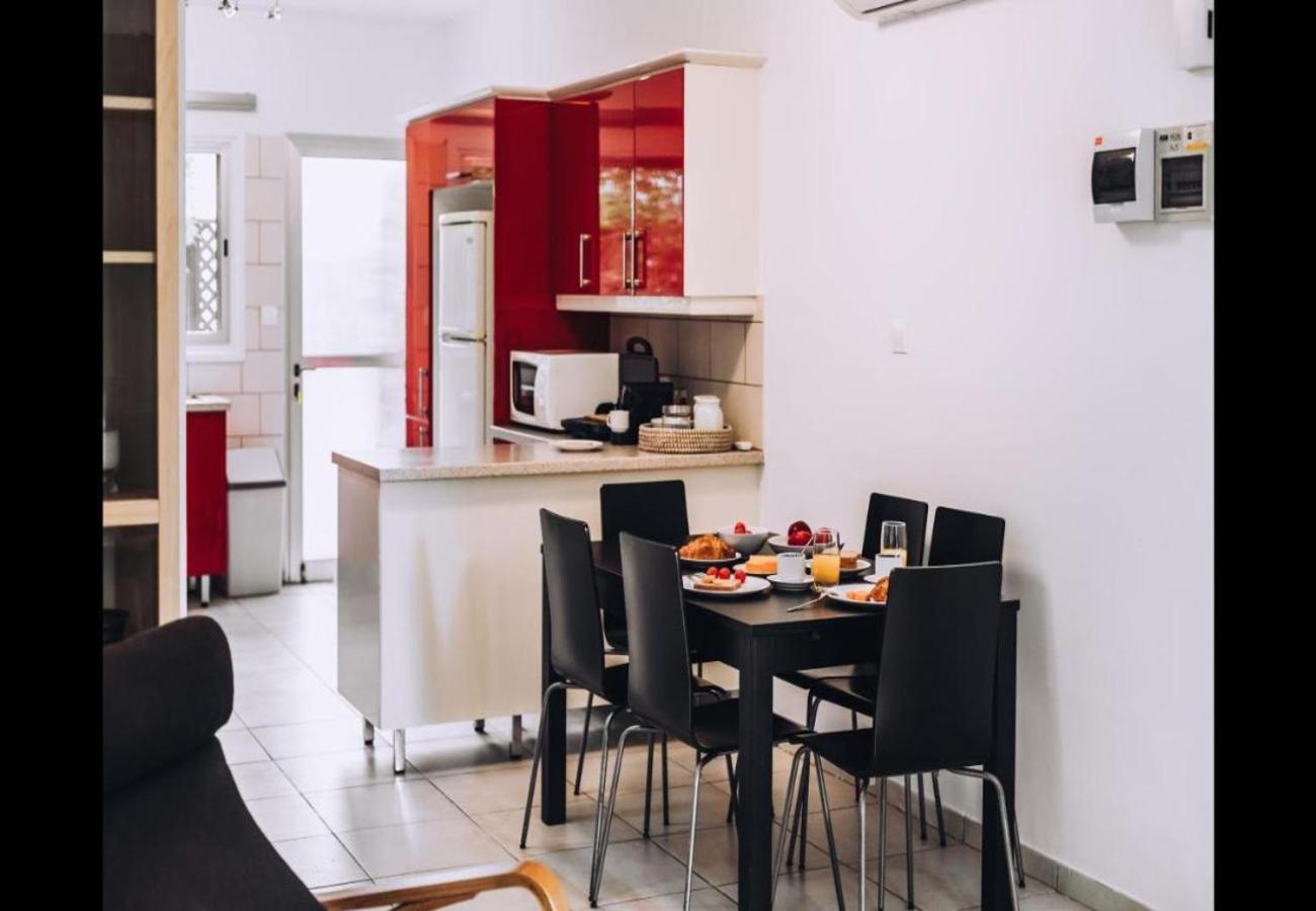 H&O Royal Townhouse In Center Paphos 아파트 외부 사진