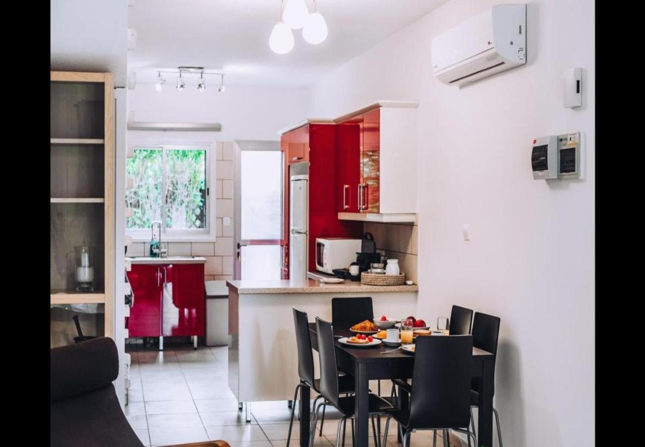 H&O Royal Townhouse In Center Paphos 아파트 외부 사진