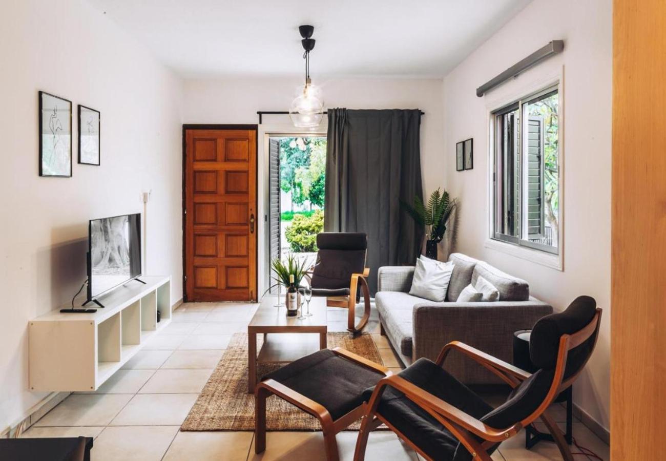 H&O Royal Townhouse In Center Paphos 아파트 외부 사진
