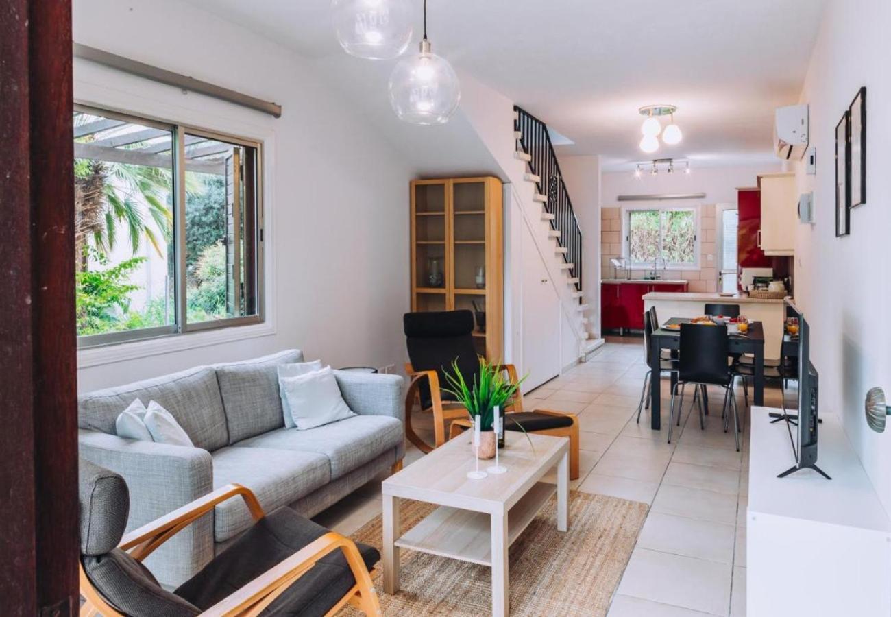 H&O Royal Townhouse In Center Paphos 아파트 외부 사진