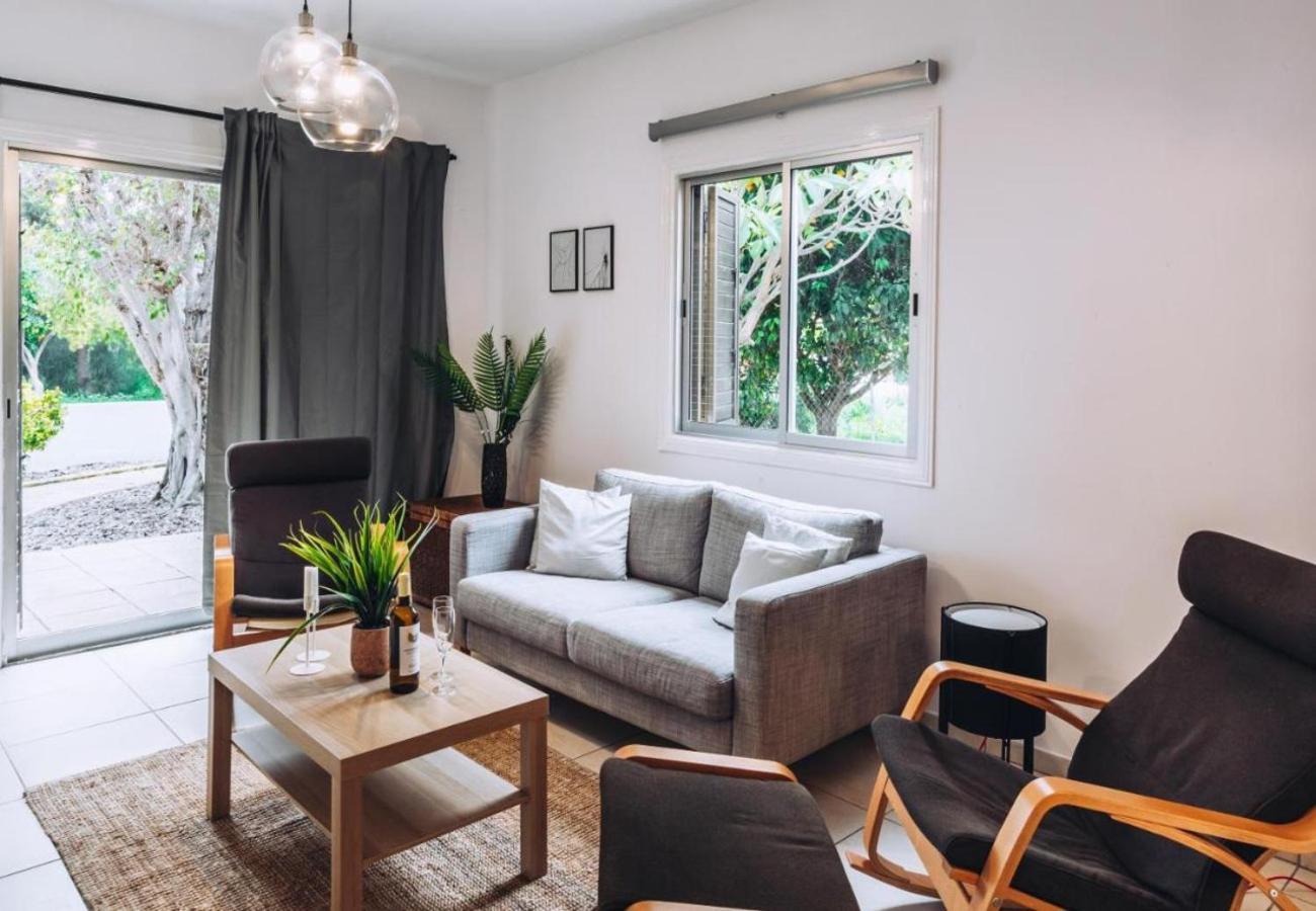 H&O Royal Townhouse In Center Paphos 아파트 외부 사진